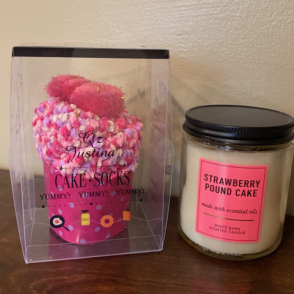 BBW Strawberry Pound Cake Candle & Cupcake Fuzzy Socks